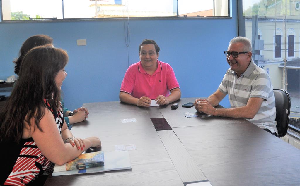 Abelzinho recebe Superintendente e Gerente Regional da Caixa