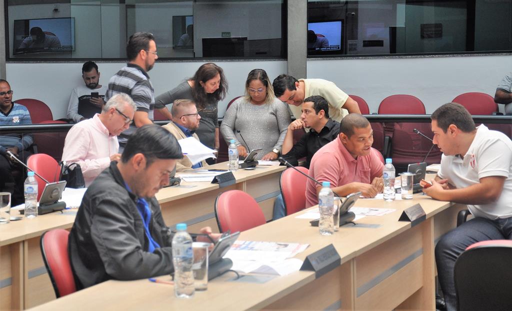 Câmara rejeita vetos do prefeito a 34 emendas feitas pelo Legislativo ao PPA e à LOA