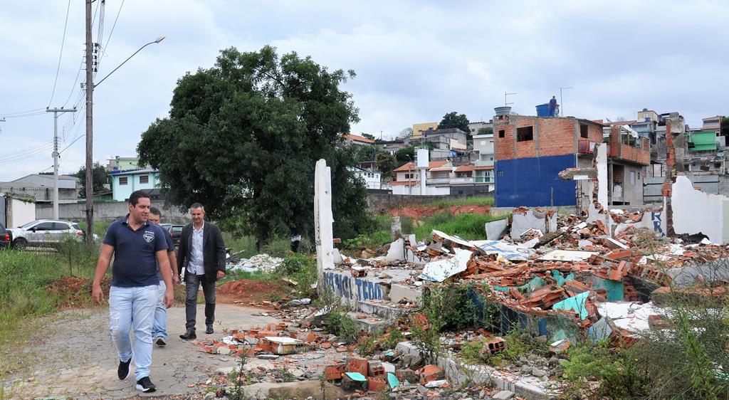 Vereadores cobram da Prefeitura solução definitiva para moradores do Beira Rio