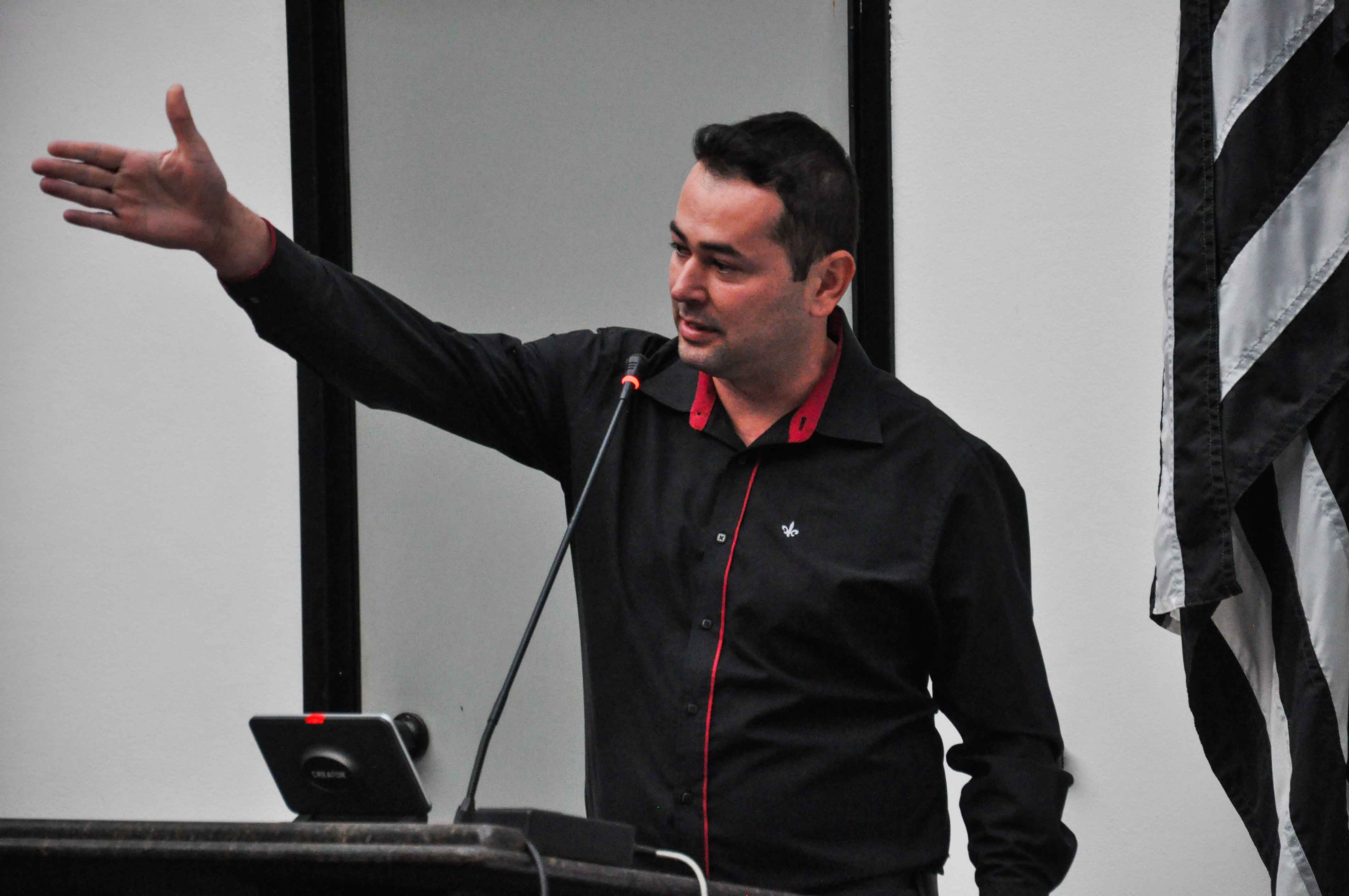 Dr. Marcelo Oliveira critica uso irresponsável das redes sociais