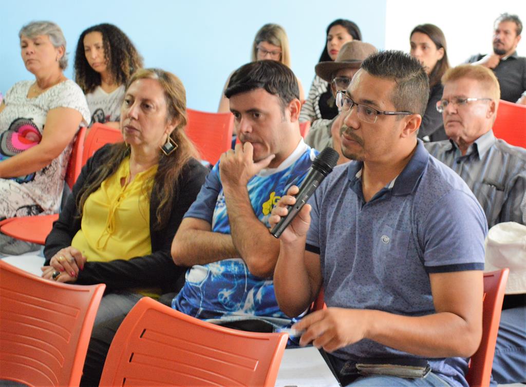 Em audiência pública da Saúde, vereadores questionam titular da pasta