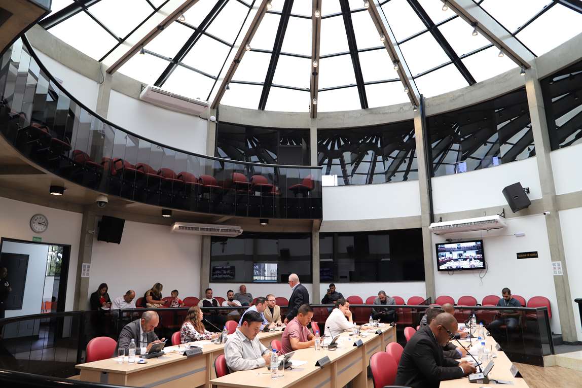 Remanejamento de verba da Educação para compra de munição segue sendo debatida