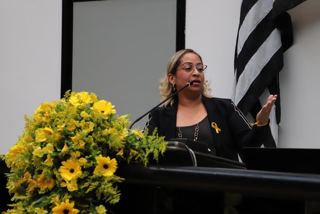 Alunos da Carlos Strautmann participam de encerramento do Setembro Amarelo na Câmara