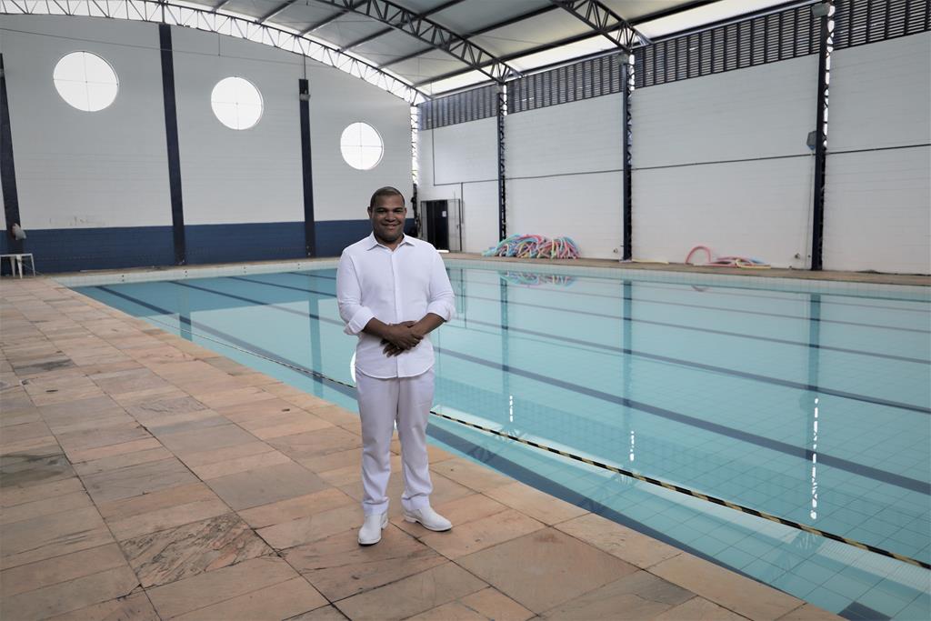 Após quase três anos de pedidos, Edimar de Jesus comemora piscina aquecida no Barreto