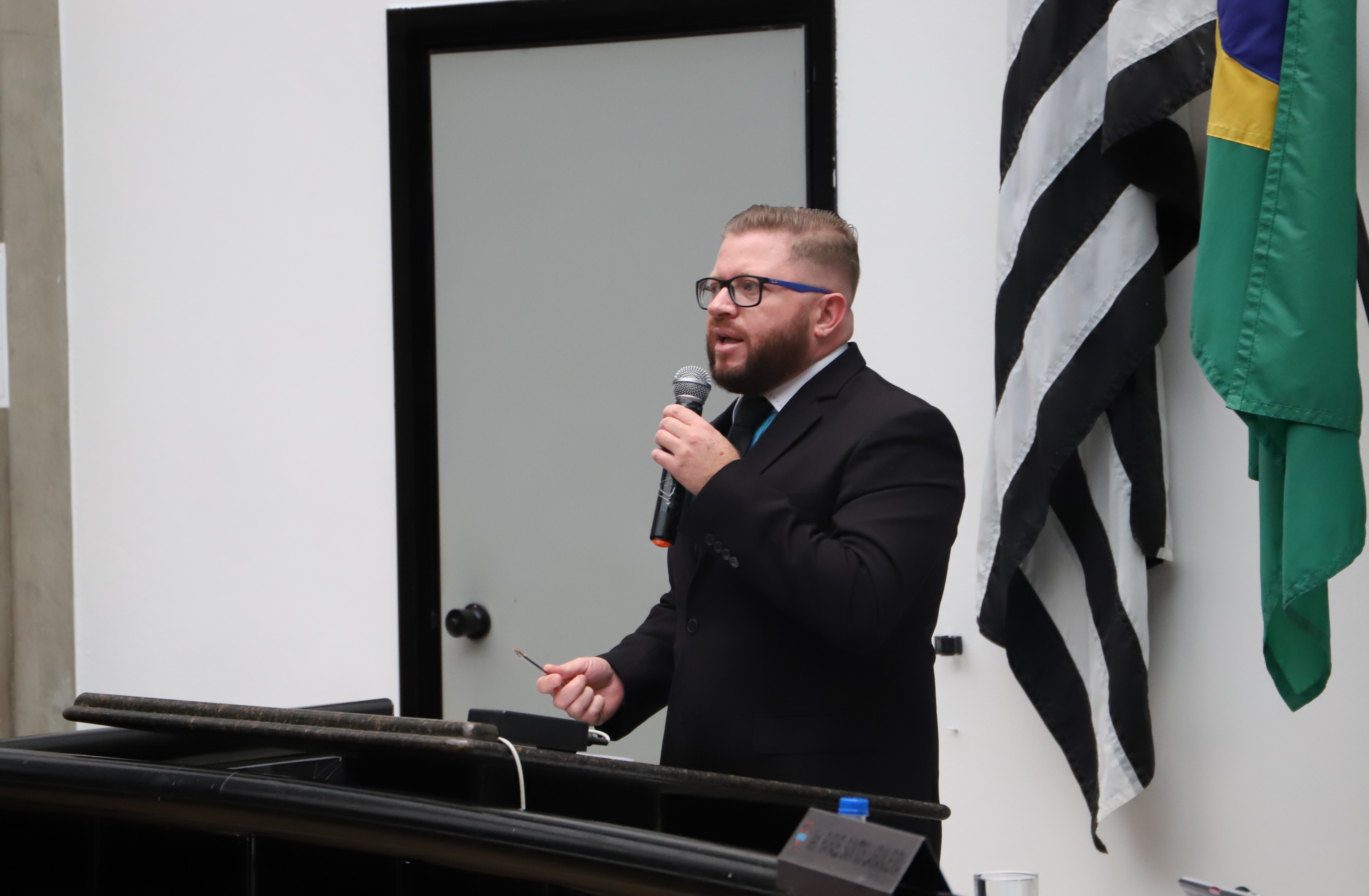 Castelo critica cobrança de ISS pelo governo no final do ano